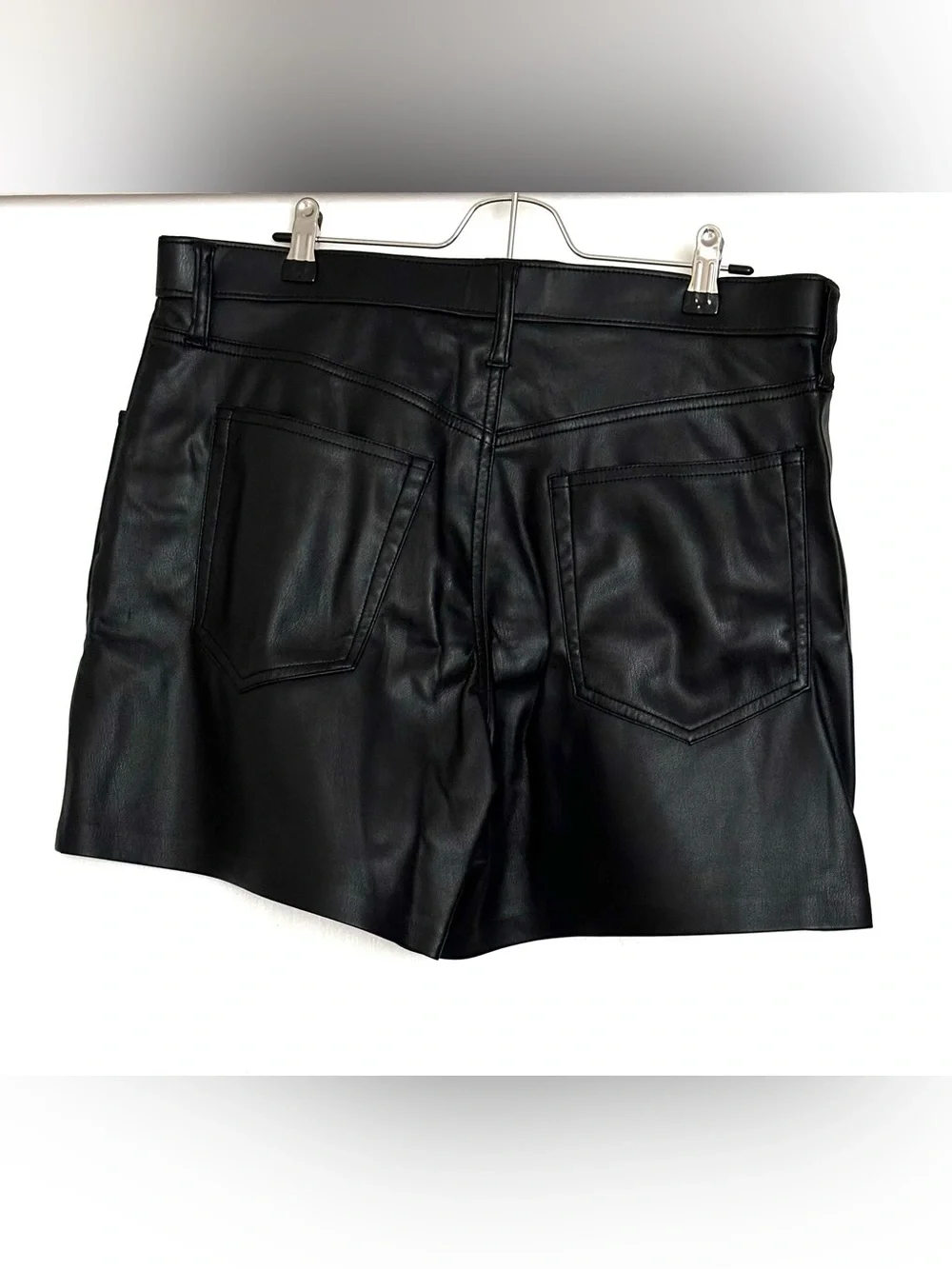 Abercrombie & Fitch Curve Love Vegan Leather Dad Shorts Black Size 32/14 - Picture 2 of 3